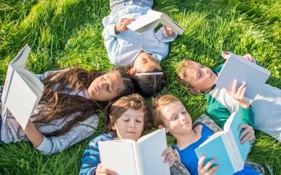 kids-summer-reading-4-kids-laying-on-grass-reading
