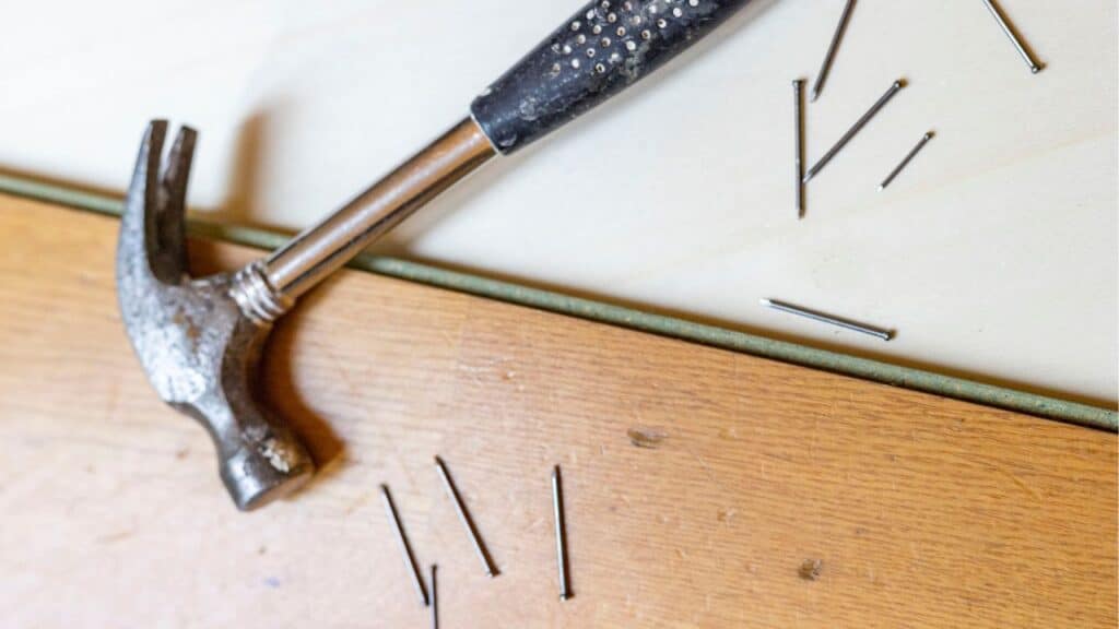 Maslow's_Hammer_with_nails