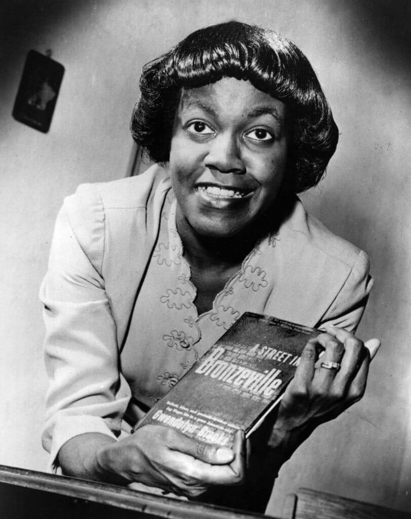Gwendolyn-Brooks-holding-book-black-and-white-photo-civil-rights-quotes