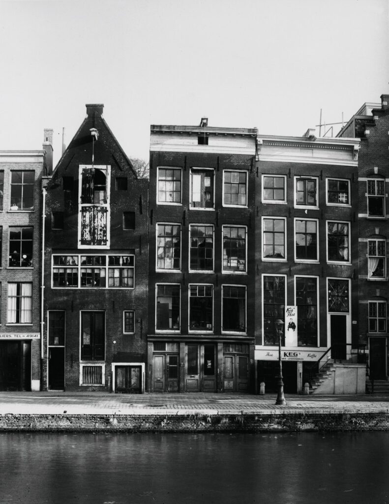 picture-of-the-building-with-the-secret-annex