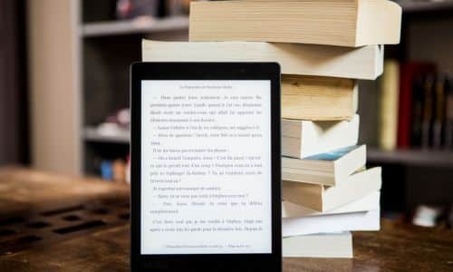 bookstr-news-ebooks-ereader-infront-of-stack-of-books