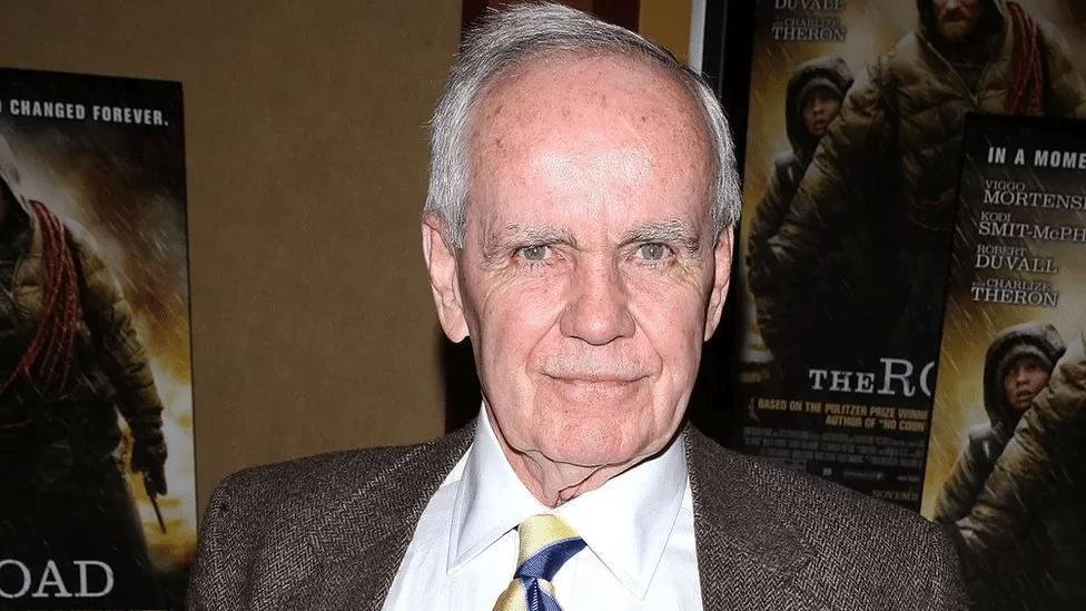 cormac-mccarthy-at-movie-premiere-in-a-suit